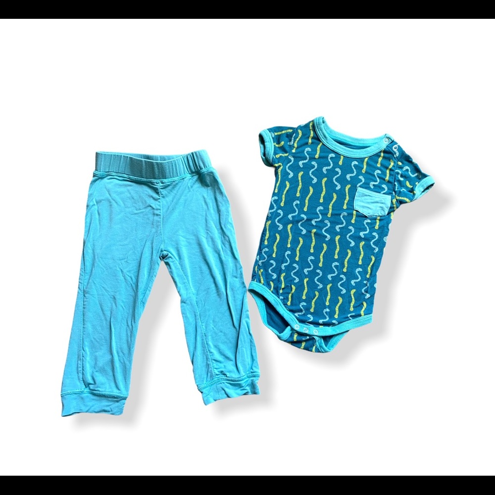 Kickee pants set